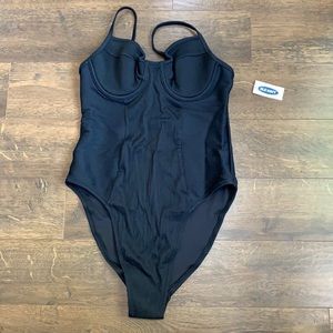 NWT Old Navy Tie-Shoulder Underwire One-Piece Swimsuit for Women